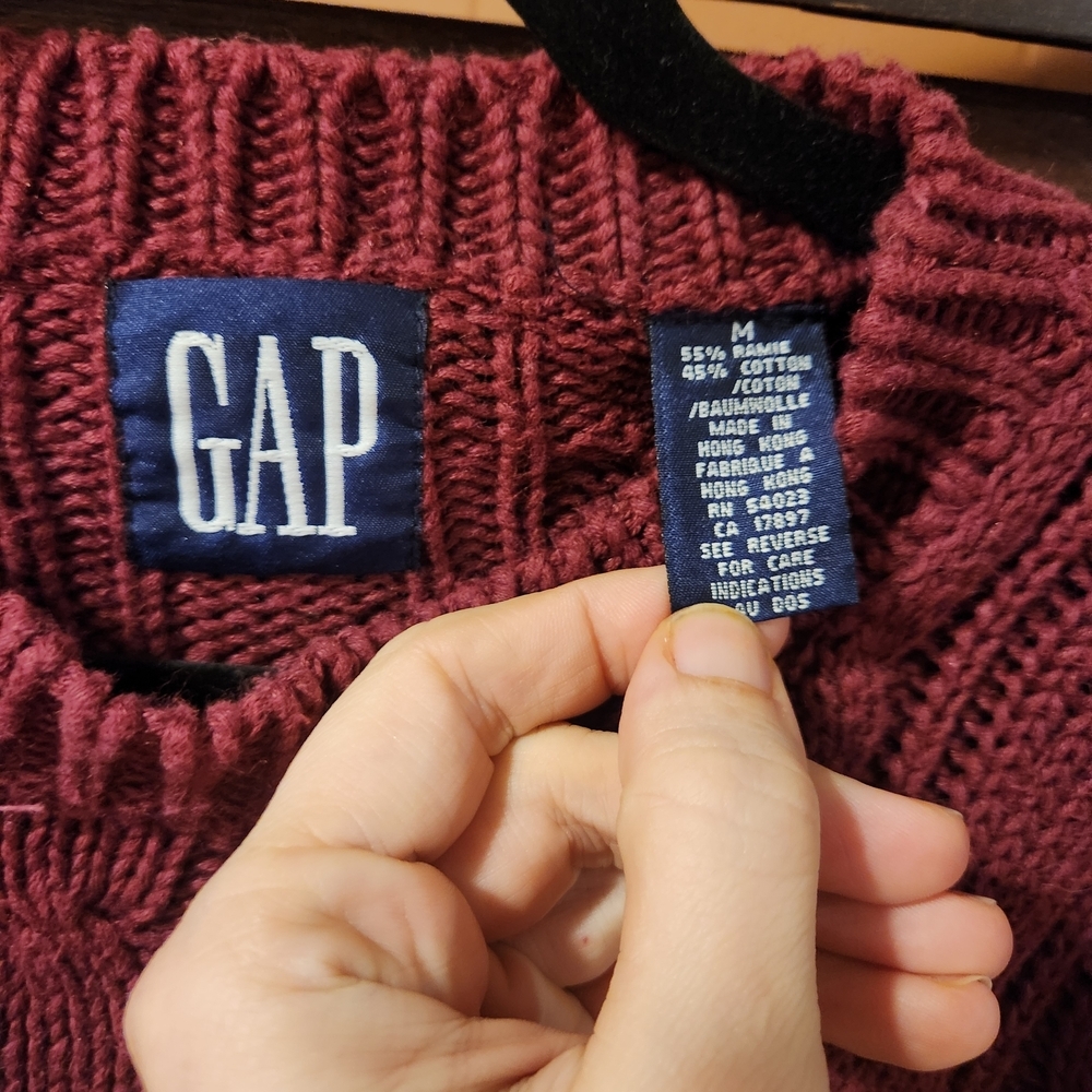 Vintage GAP Women's Maroon Cable Knit Crewneck Sweater - Picture 2 of 3